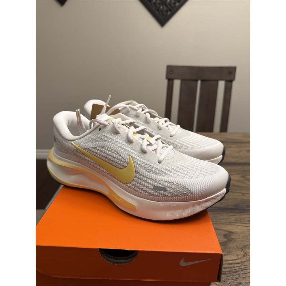 Size 8 Nike Journey Run Women's Running Shoes Sail Soft Yellow